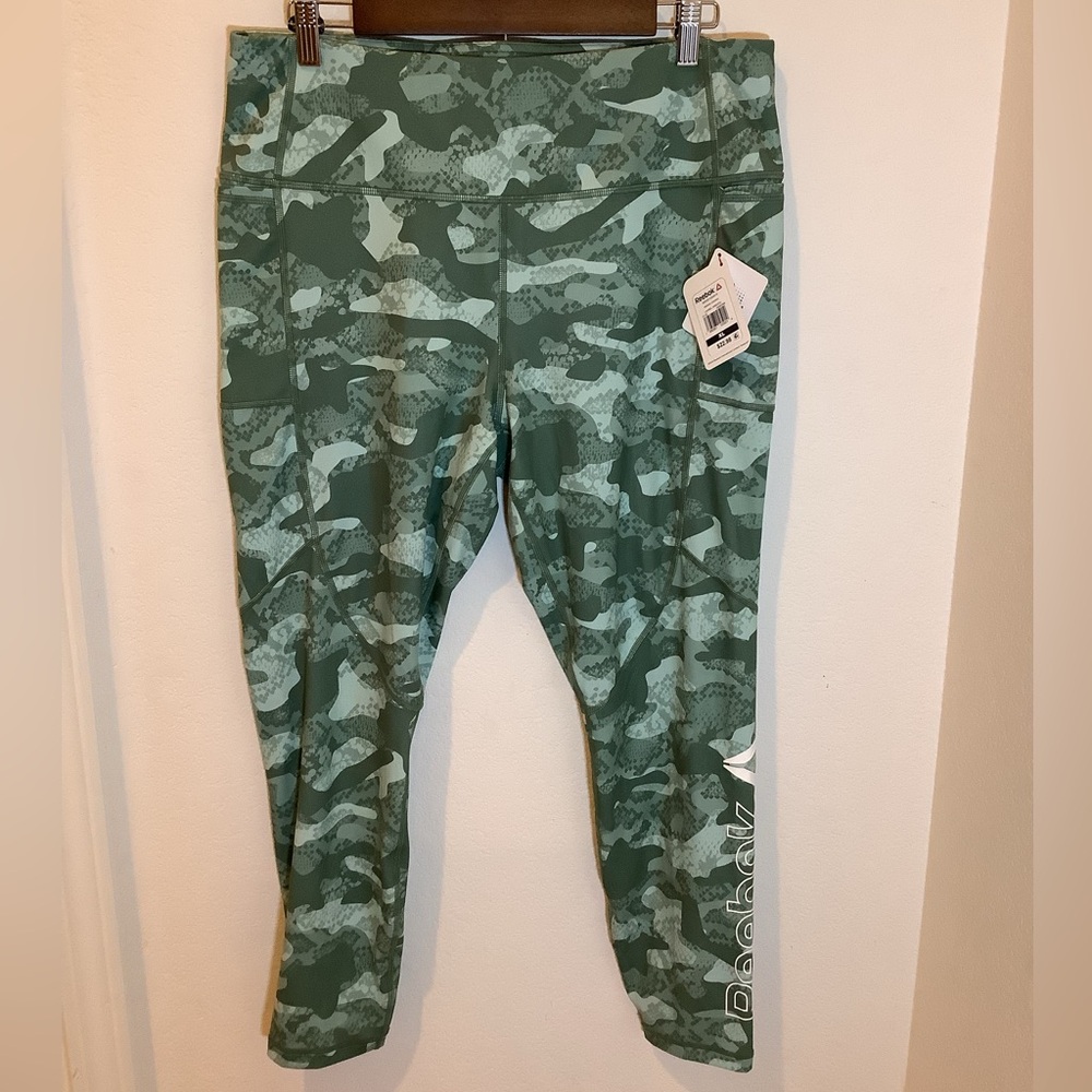 Reebok green camo legging